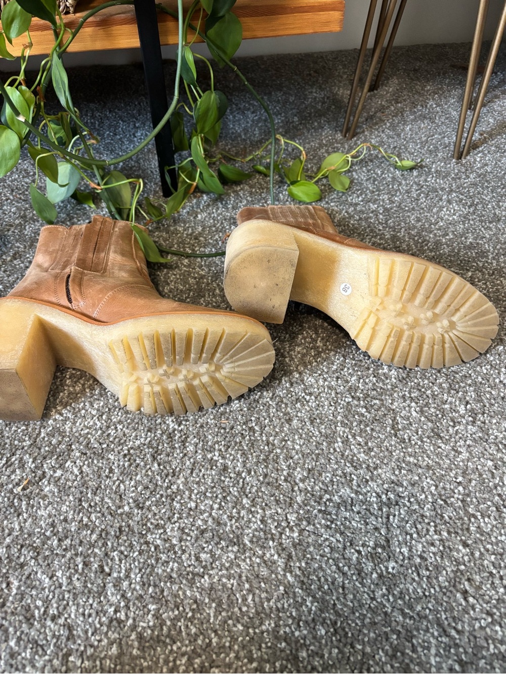 Free People James Chelsea Boots in Tan | Size 38 - Picture 7 of 9